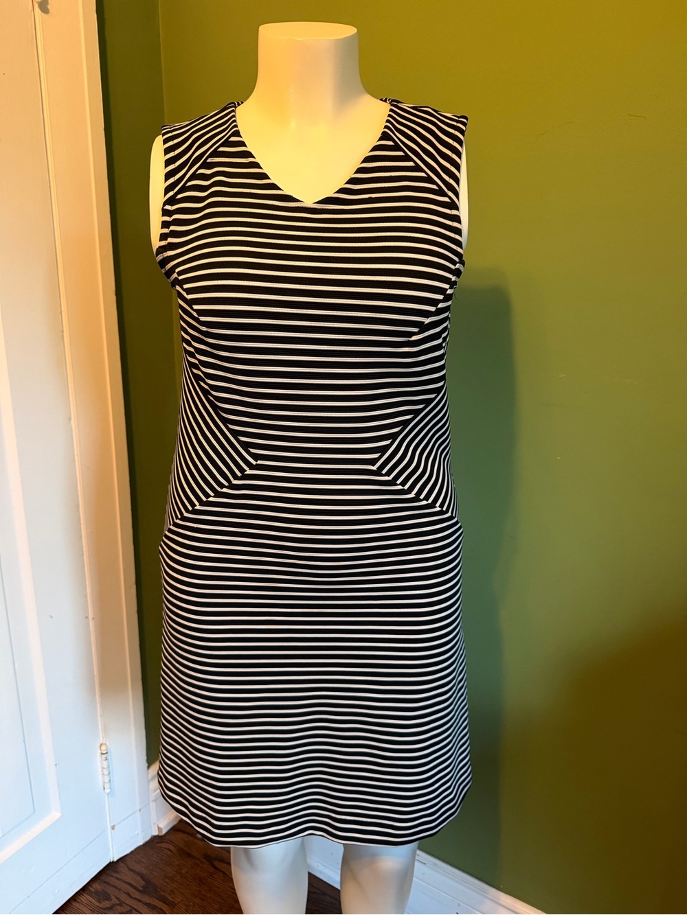 Joe Fresh Sleeveless Black and White Striped V-Neck Dress Size L